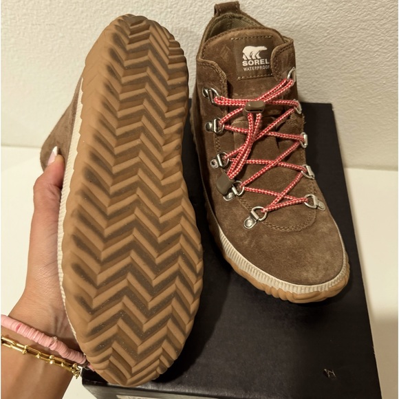 Sorel Boots Out N About Conquest Suede Brown Waterproof Youth Kids Unisex - Picture 3 of 4